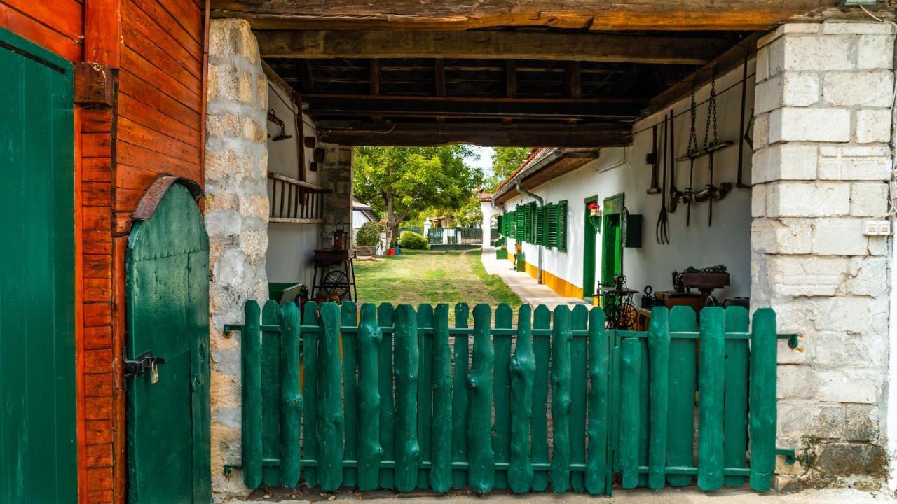 Hotel Zsambeki Vendeghaz -Anno1815- Exteriér fotografie